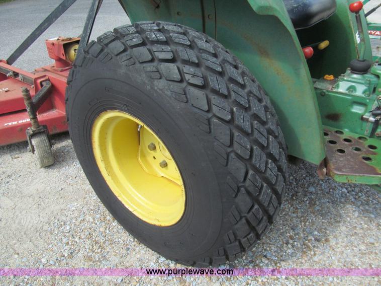 image for item H8875 1986 John Deere 750 tractor