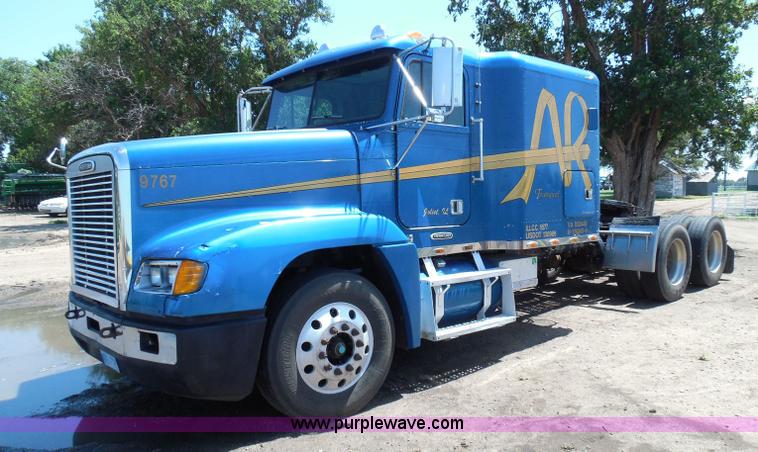 image for item I3463 1997 Freightliner FLD semi truck