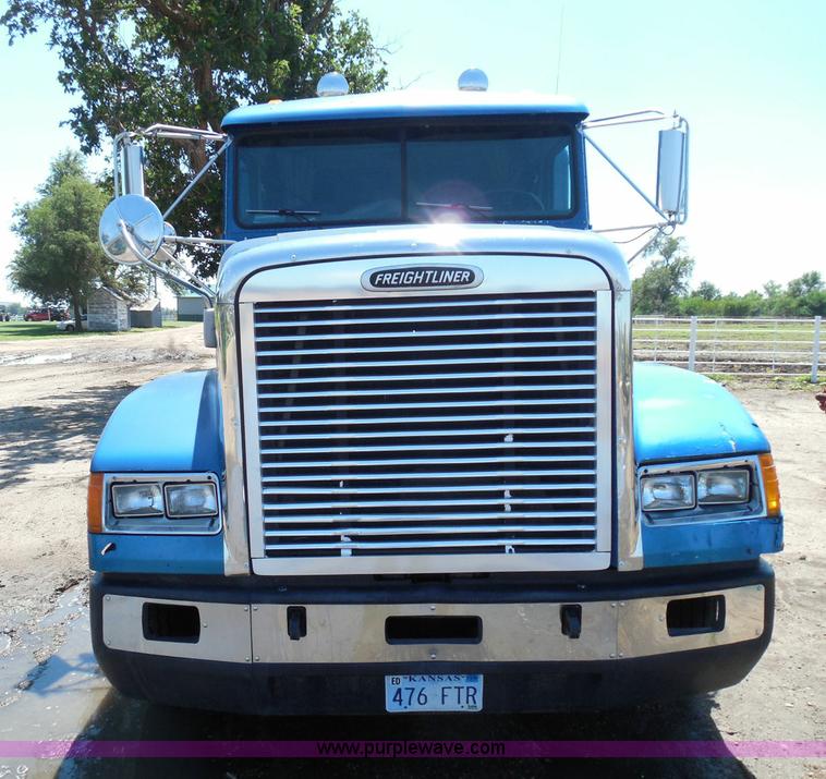 image for item I3463 1997 Freightliner FLD semi truck