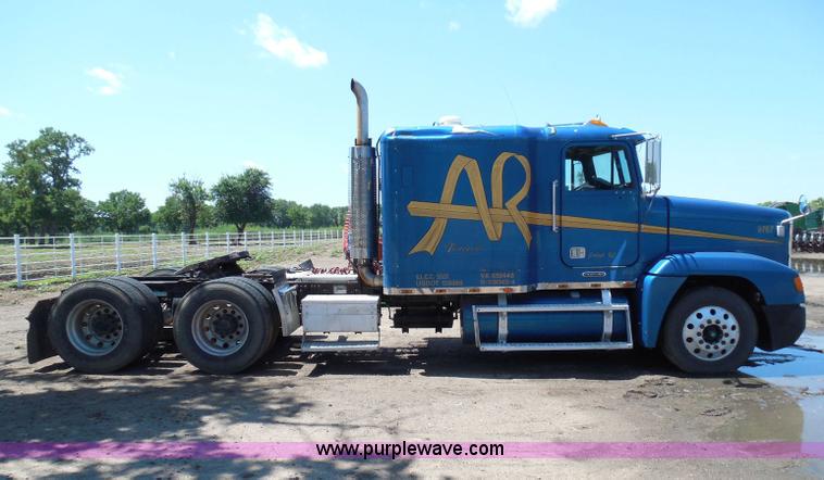 image for item I3463 1997 Freightliner FLD semi truck