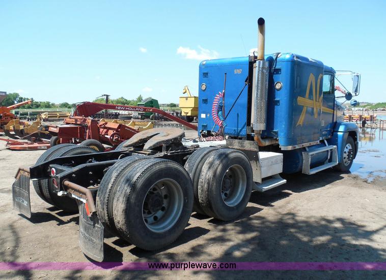 image for item I3463 1997 Freightliner FLD semi truck