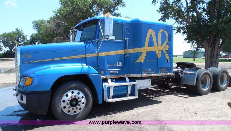 image for item I3463 1997 Freightliner FLD semi truck