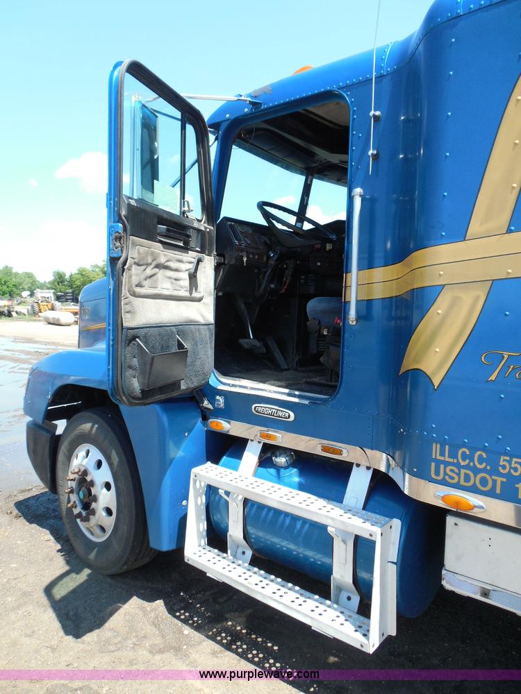 image for item I3463 1997 Freightliner FLD semi truck