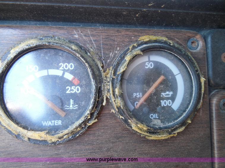 image for item I3463 1997 Freightliner FLD semi truck