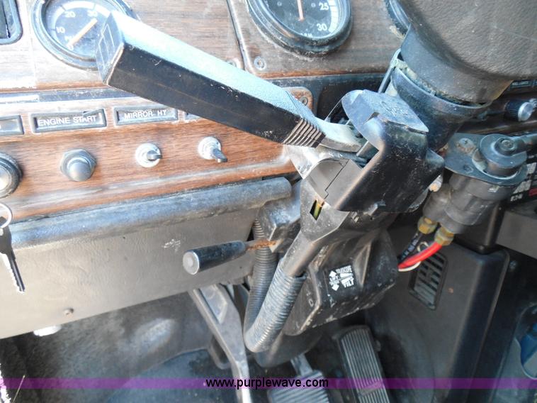 image for item I3463 1997 Freightliner FLD semi truck