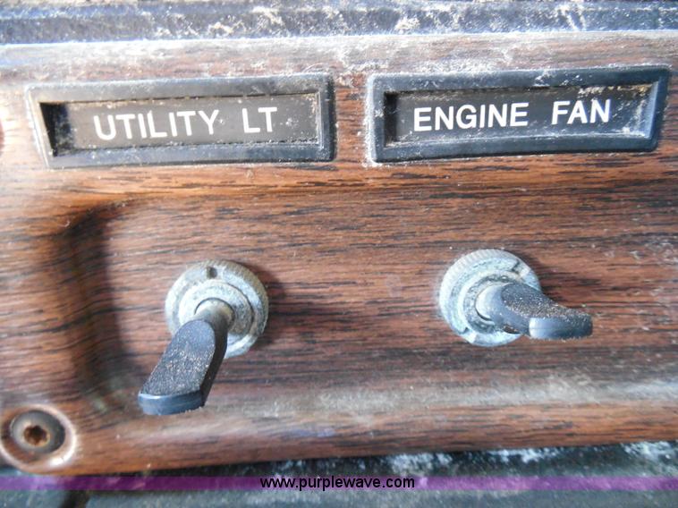 image for item I3463 1997 Freightliner FLD semi truck