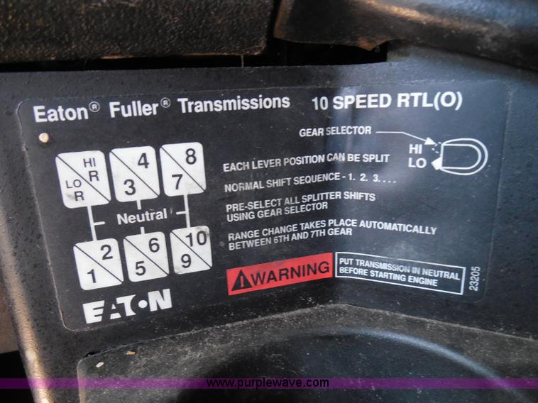 image for item I3463 1997 Freightliner FLD semi truck