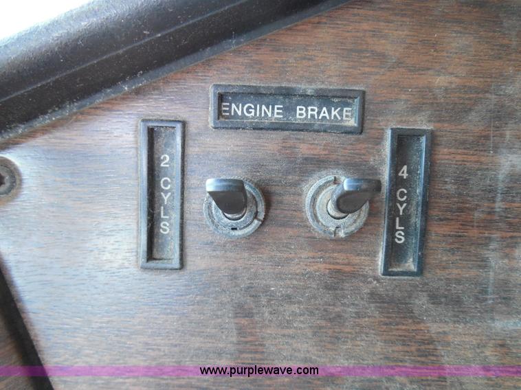 image for item I3463 1997 Freightliner FLD semi truck