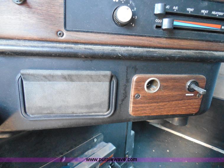 image for item I3463 1997 Freightliner FLD semi truck