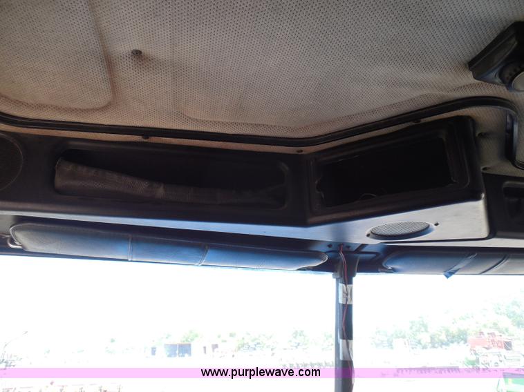 image for item I3463 1997 Freightliner FLD semi truck