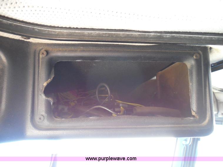 image for item I3463 1997 Freightliner FLD semi truck