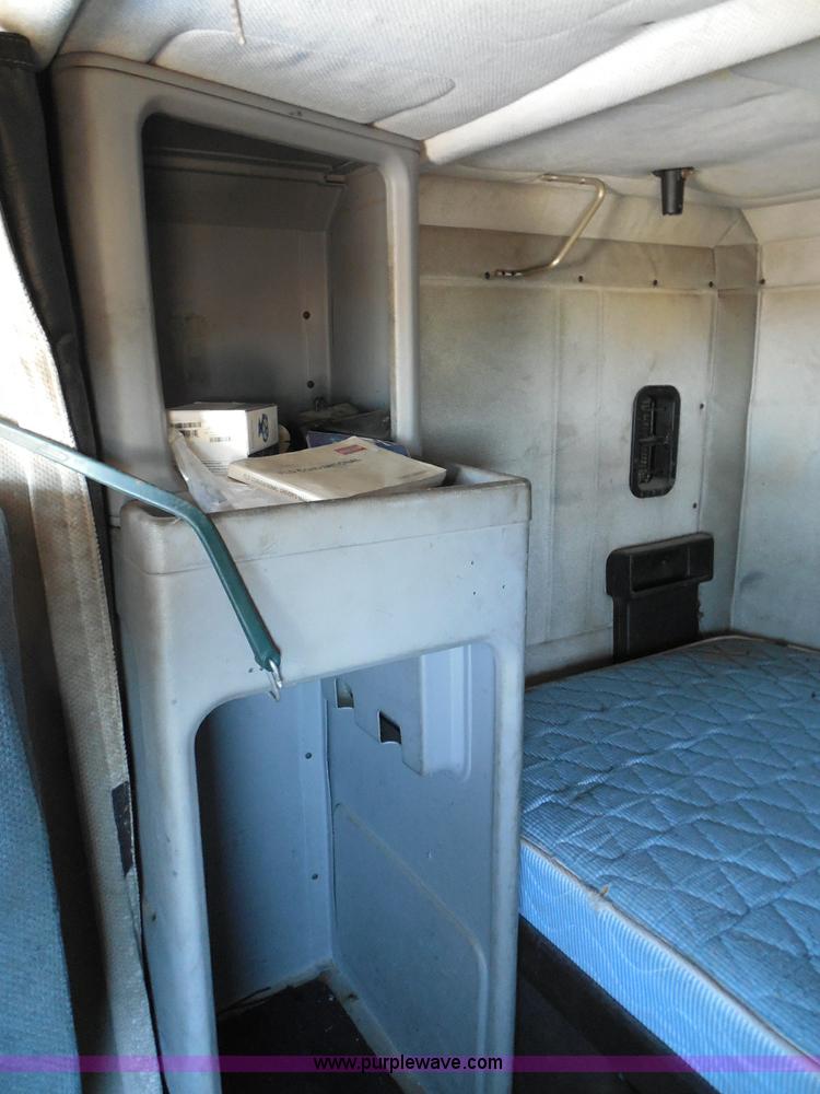 image for item I3463 1997 Freightliner FLD semi truck