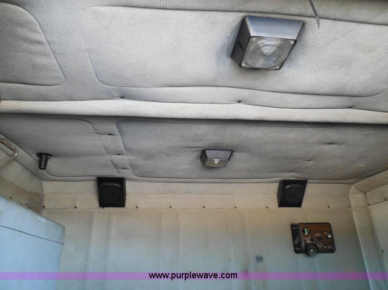 image for item I3463 1997 Freightliner FLD semi truck