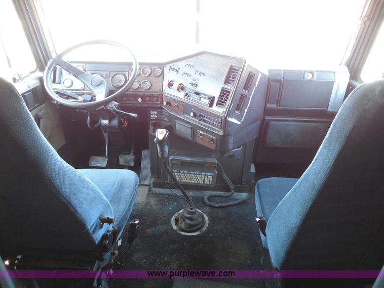 image for item I3463 1997 Freightliner FLD semi truck