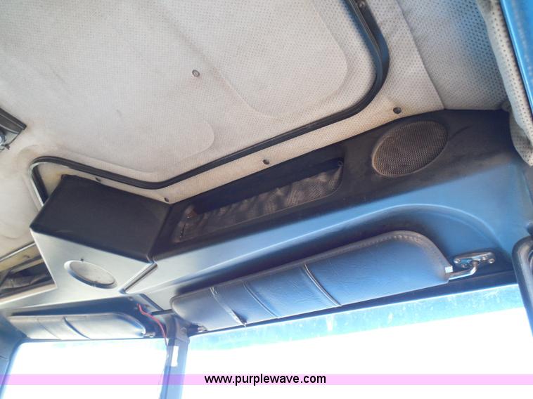 image for item I3463 1997 Freightliner FLD semi truck