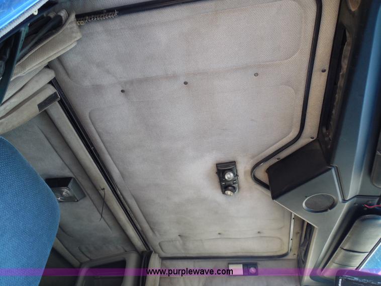 image for item I3463 1997 Freightliner FLD semi truck