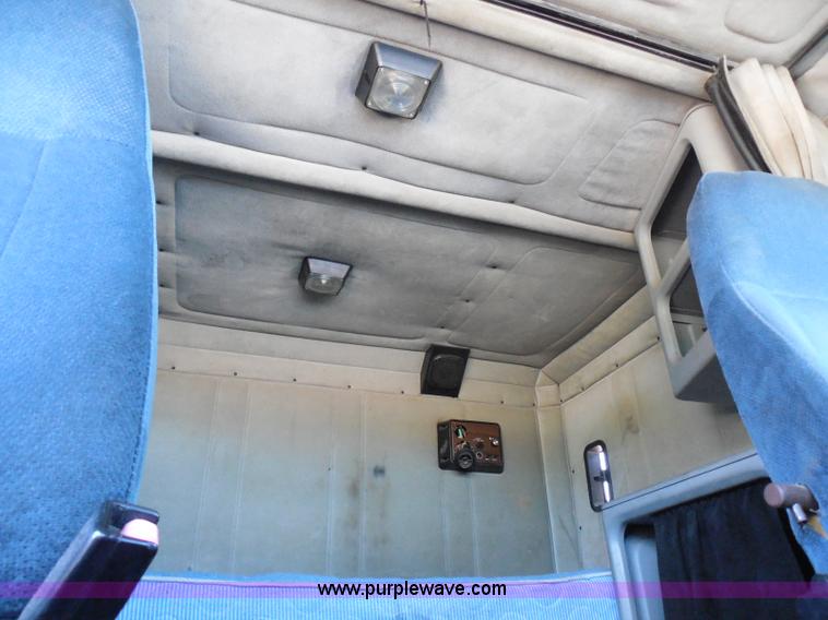 image for item I3463 1997 Freightliner FLD semi truck