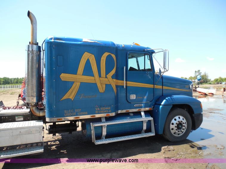 image for item I3463 1997 Freightliner FLD semi truck
