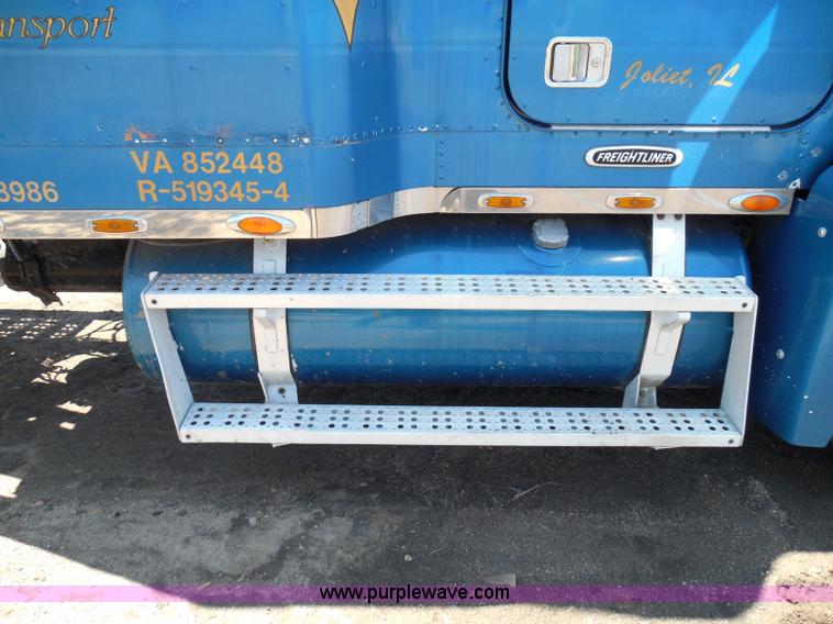 image for item I3463 1997 Freightliner FLD semi truck