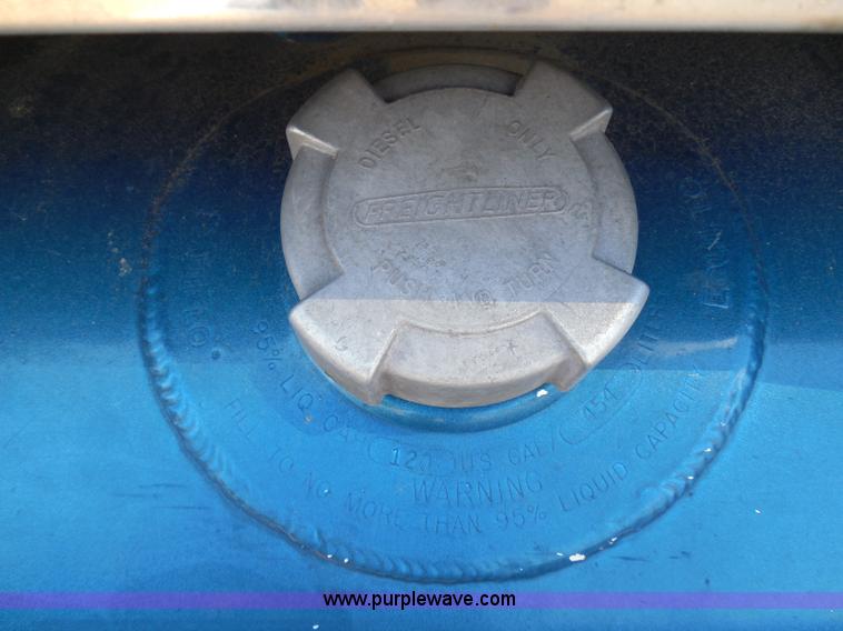 image for item I3463 1997 Freightliner FLD semi truck