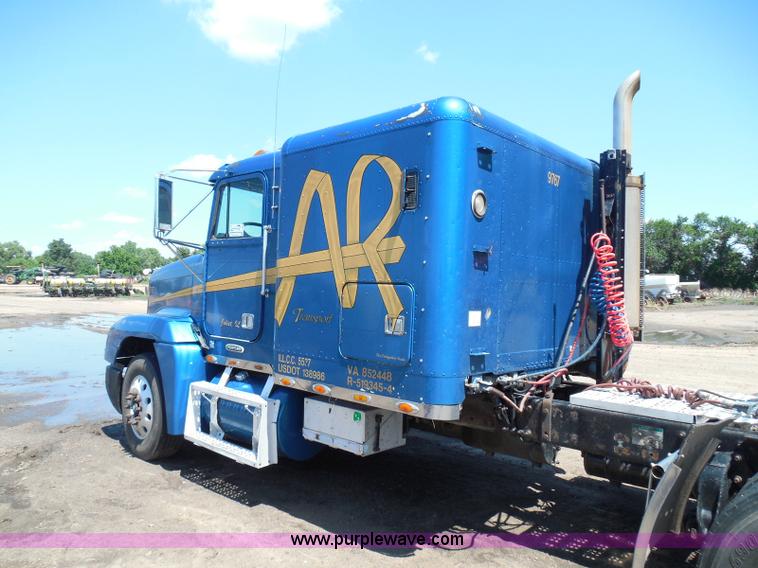 image for item I3463 1997 Freightliner FLD semi truck