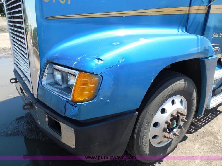 image for item I3463 1997 Freightliner FLD semi truck