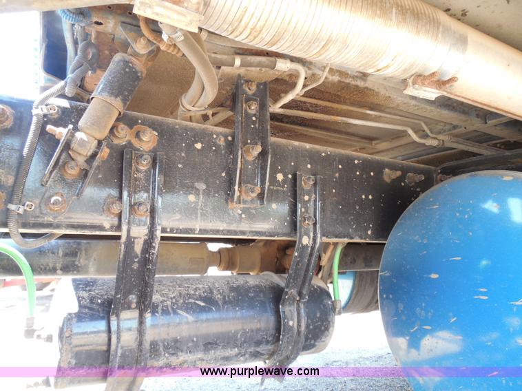 image for item I3463 1997 Freightliner FLD semi truck