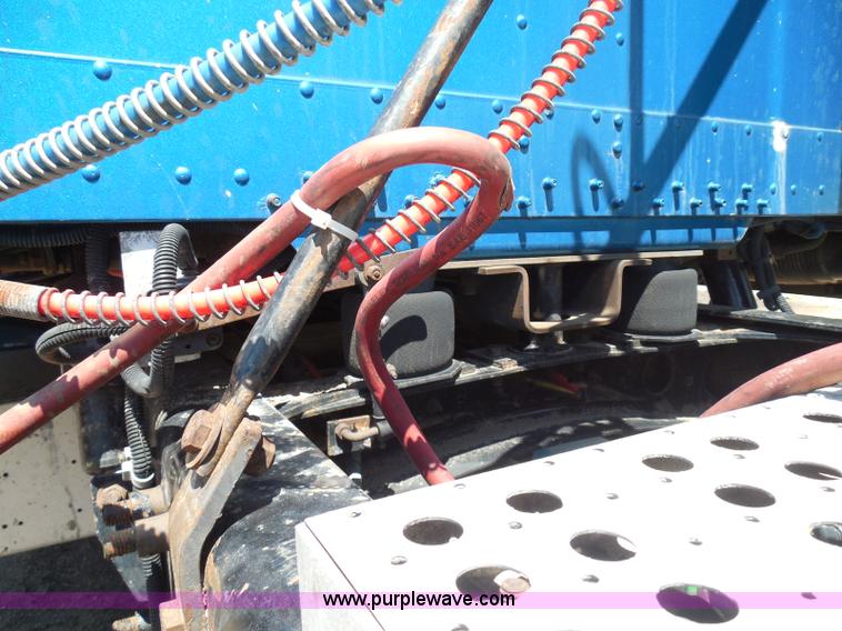 image for item I3463 1997 Freightliner FLD semi truck