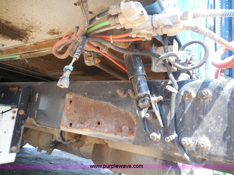 image for item I3463 1997 Freightliner FLD semi truck