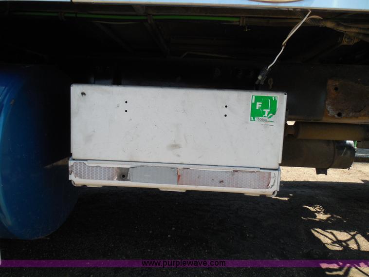 image for item I3463 1997 Freightliner FLD semi truck