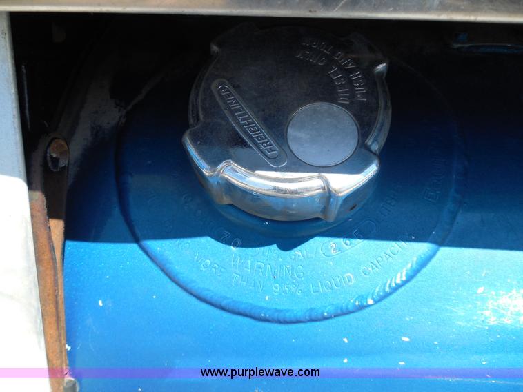 image for item I3463 1997 Freightliner FLD semi truck