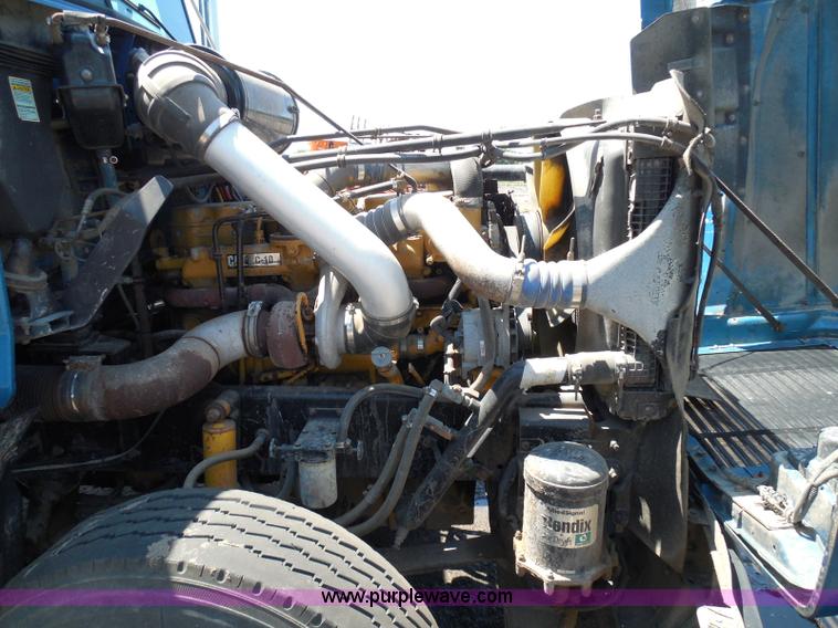 image for item I3463 1997 Freightliner FLD semi truck