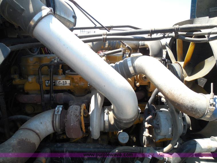 image for item I3463 1997 Freightliner FLD semi truck