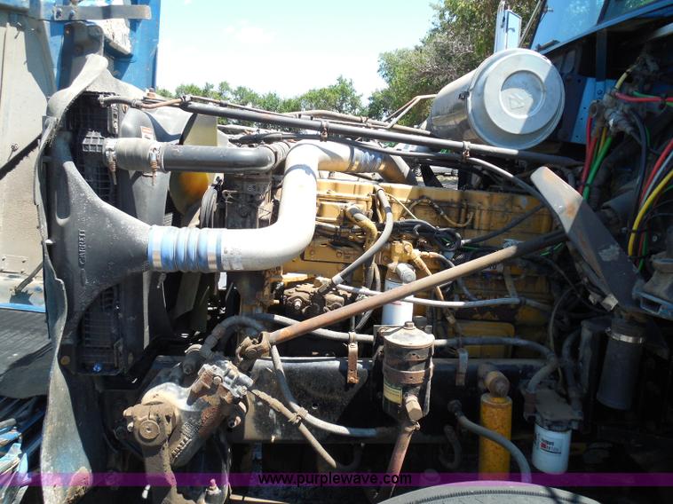 image for item I3463 1997 Freightliner FLD semi truck