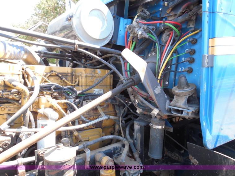 image for item I3463 1997 Freightliner FLD semi truck