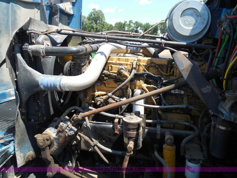 image for item I3463 1997 Freightliner FLD semi truck