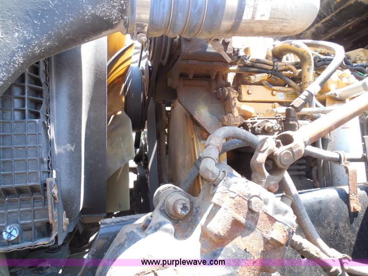 image for item I3463 1997 Freightliner FLD semi truck