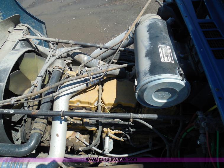 image for item I3463 1997 Freightliner FLD semi truck