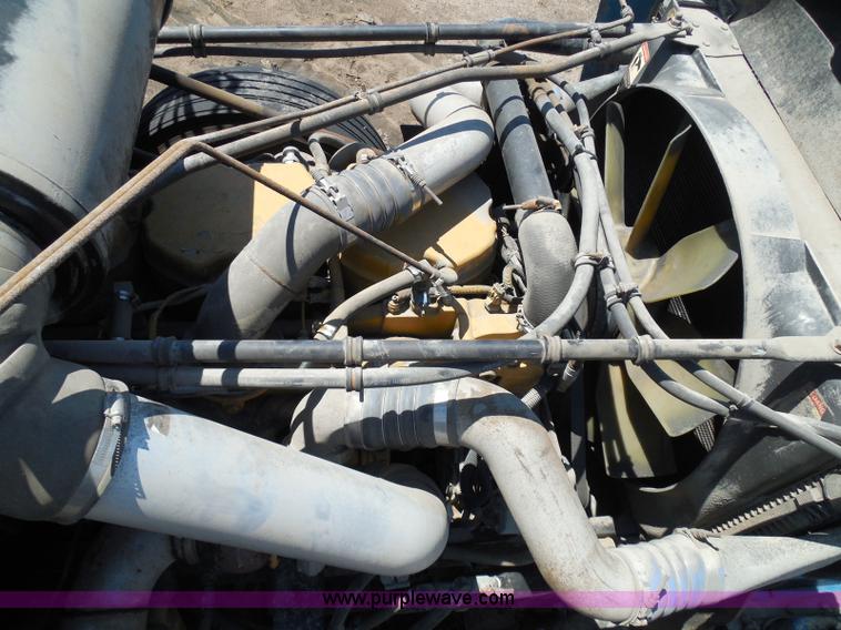 image for item I3463 1997 Freightliner FLD semi truck