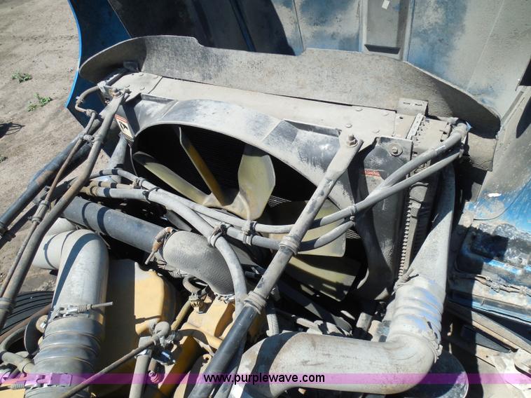 image for item I3463 1997 Freightliner FLD semi truck