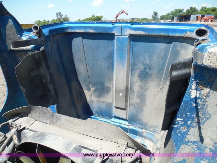 image for item I3463 1997 Freightliner FLD semi truck