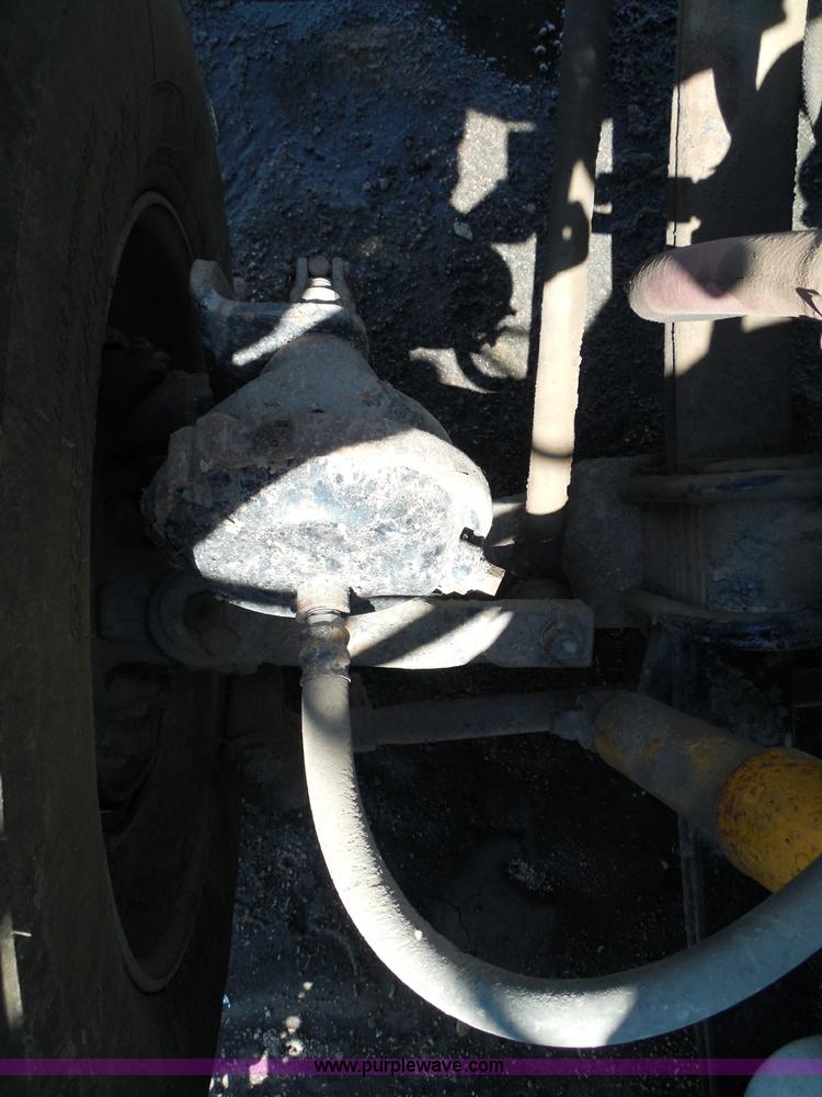 image for item I3463 1997 Freightliner FLD semi truck