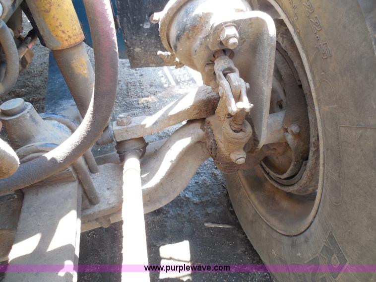 image for item I3463 1997 Freightliner FLD semi truck