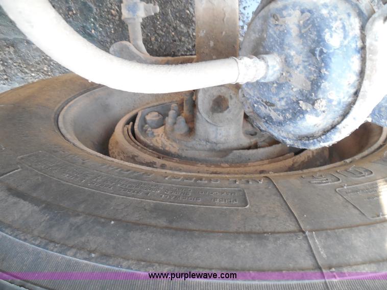 image for item I3463 1997 Freightliner FLD semi truck