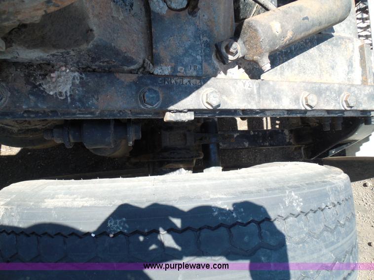 image for item I3463 1997 Freightliner FLD semi truck