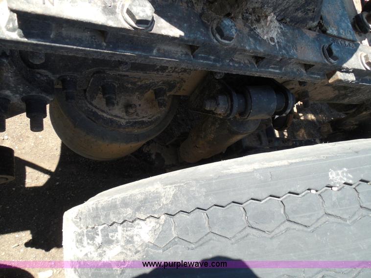 image for item I3463 1997 Freightliner FLD semi truck