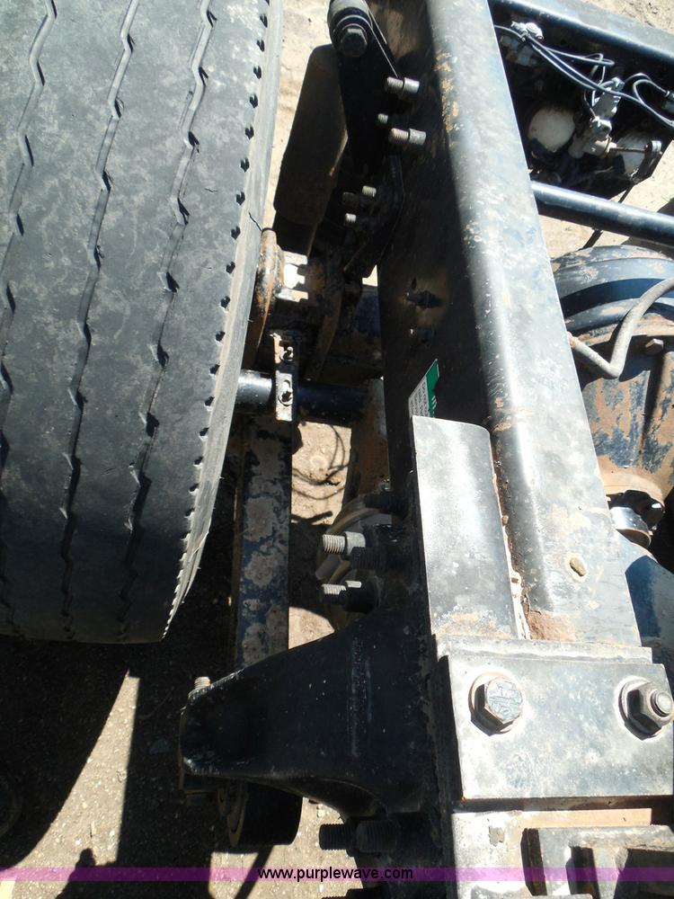 image for item I3463 1997 Freightliner FLD semi truck