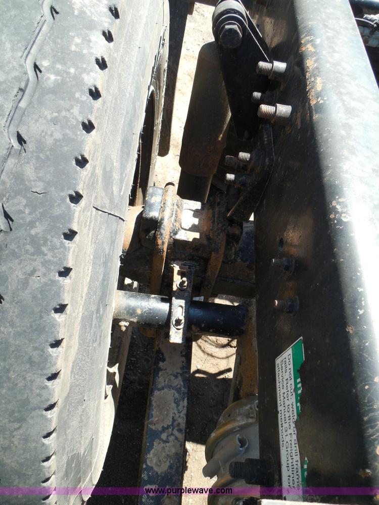 image for item I3463 1997 Freightliner FLD semi truck