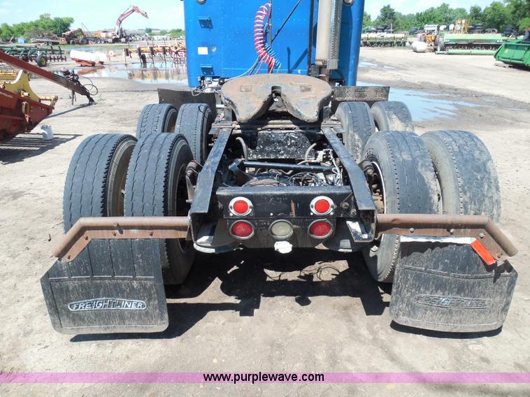 image for item I3463 1997 Freightliner FLD semi truck