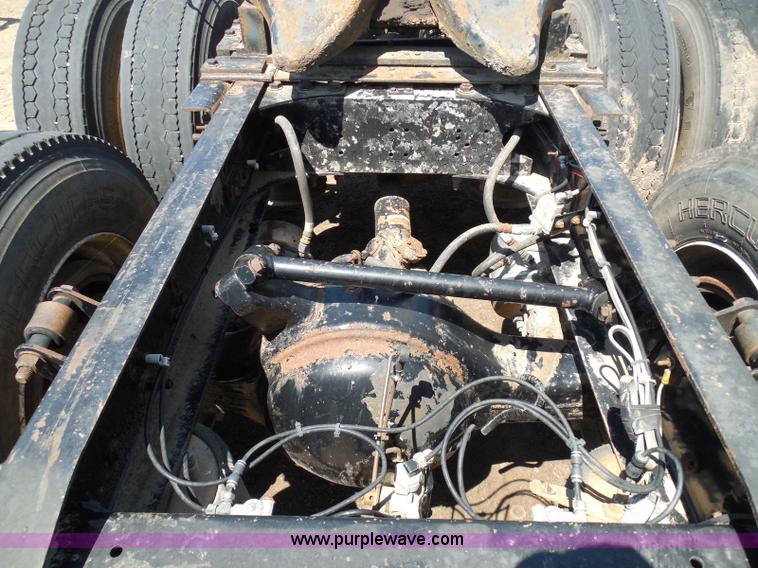 image for item I3463 1997 Freightliner FLD semi truck